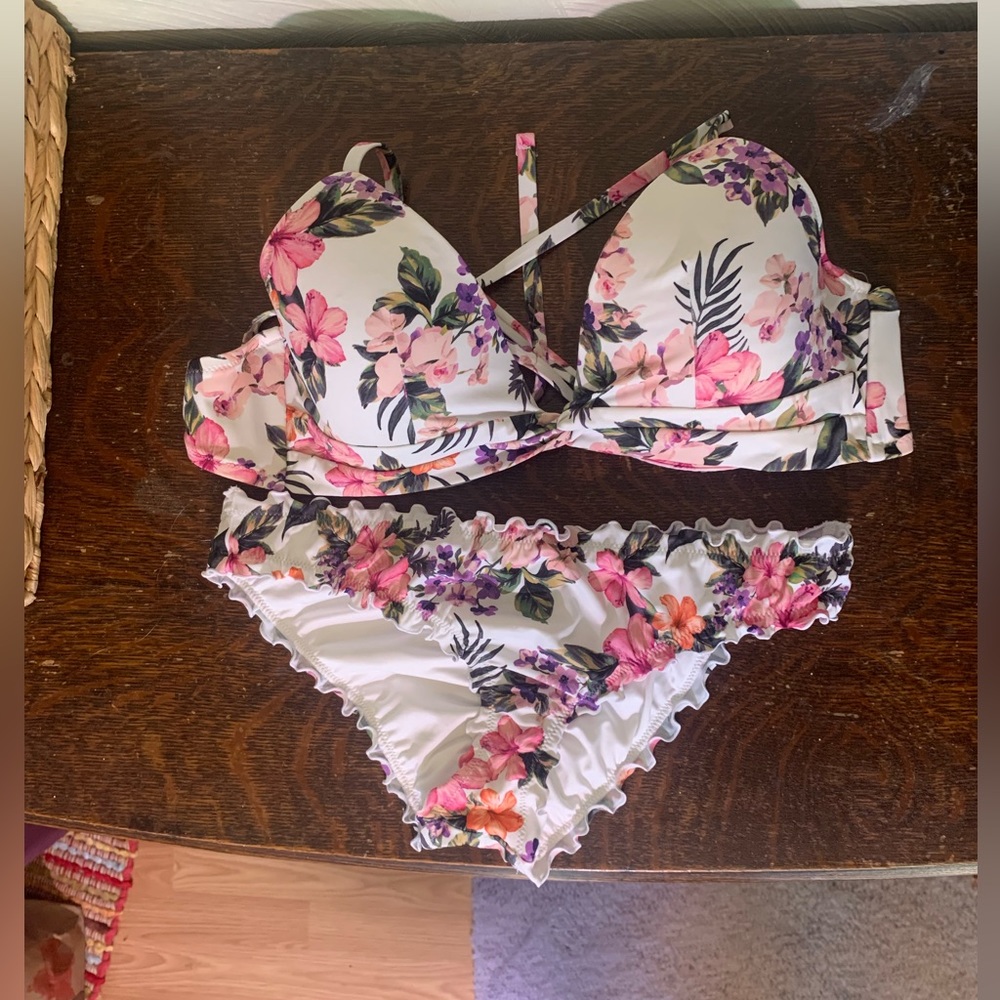 Sexy floral Bikini Set- never worn!